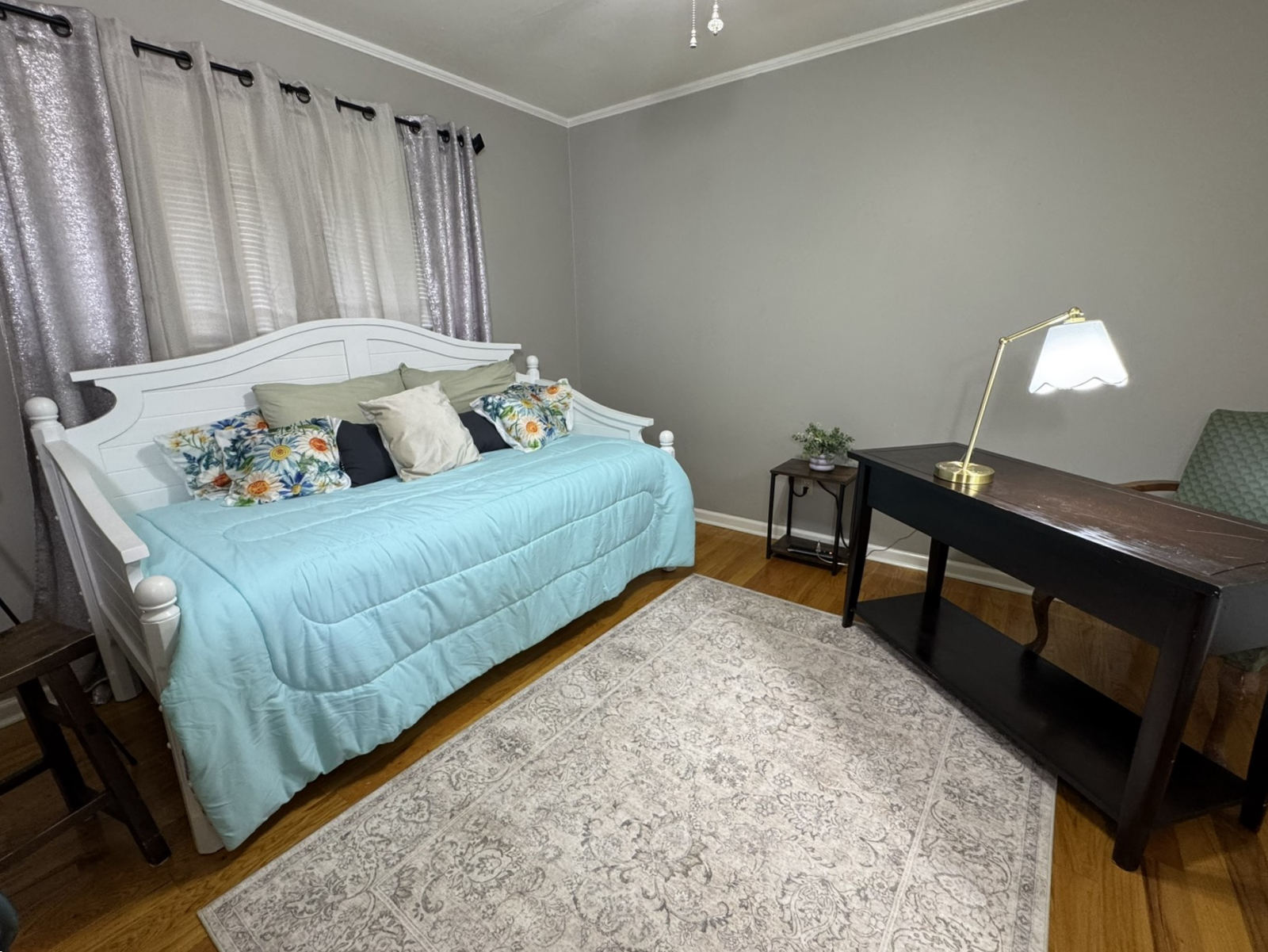Office / Flex Room — Daybed